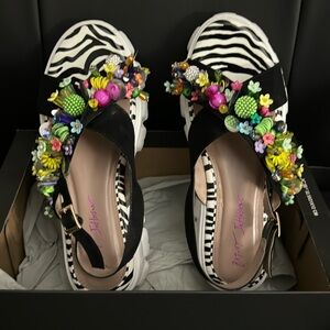 $$SOLD$$ Betsey Johnson FRANKEE sneaker sandal 9M